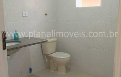 Imagem: A casa possui 2 Dormitórios, 1 Banheiro, 2 Vagas na garagem