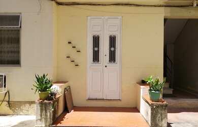 Imagem: A casa possui 3 Dormitórios, 2 Banheiros, 1 Vaga na garagem