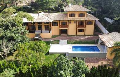 Imagem: A casa em condomínio possui 4 Dormitórios, 5 Banheiros, 5