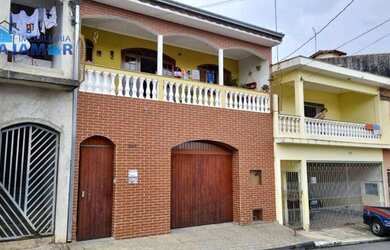 Imagem: A casa possui 3 Dormitórios, 2 Banheiros, 2 Vagas na garagem