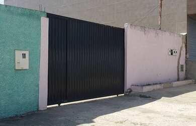 Imagem: A casa possui 3 Dormitórios, 3 Banheiros, 4 Vagas na garagem