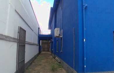 Imagem: O depósito possui 5 Vagas na garagem e 490m² de Área e está