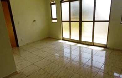 Imagem: A casa possui 2 Dormitórios, 1 Banheiro, 2 Vagas na garagem