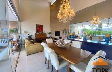 Imagem: A casa em condomínio possui 3 Dormitórios, 5 Banheiros, 2