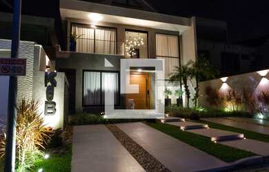 Imagem: A casa em condomínio possui 4 Dormitórios, 5 Banheiros, 4