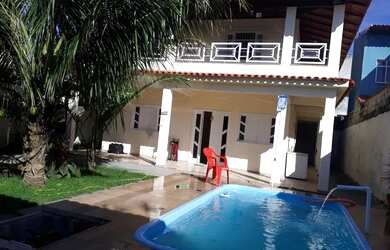 Imagem: A casa possui 5 Dormitórios, 3 Vagas na garagem e está localizado