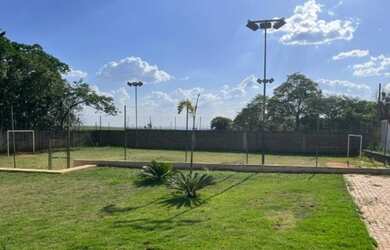 Imagem: O terreno à venda possui e está localizado em Jardim Maria