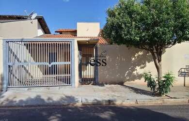 Imagem: A casa possui 2 Dormitórios, 2 Banheiros, 1 Vaga na garagem