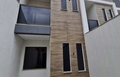 Imagem: A casa possui 2 Dormitórios, 2 Banheiros, 1 Vaga na garagem