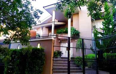 Imagem: A casa possui 3 Dormitórios, 1 Banheiro, 393m² de Área e