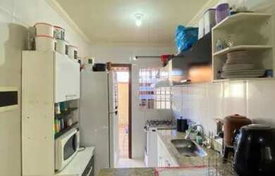 Imagem: A casa possui 2 Dormitórios, 1 Banheiro, 1 Vaga na garagem