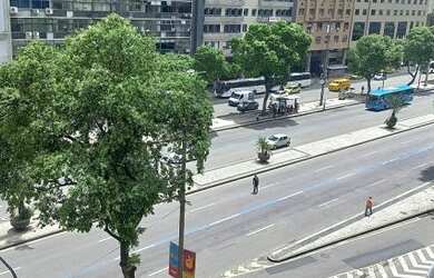 Imagem 5: LINDA SALA REFORMADA PERTO DO METRÔ URUGUAIANA E DE FRENTE