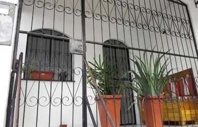 Imagem: A casa possui 2 Dormitórios, 1 Banheiro, 1 Vaga na garagem