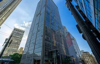 Imagem: O depósito possui 5 Vagas na garagem, 559m² de Área e está