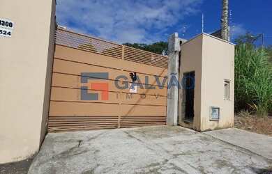 Imagem: A casa possui 1 Dormitório, 1 Banheiro, 1 Vaga na garagem