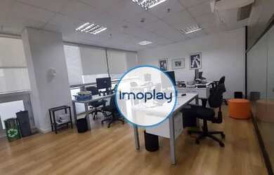 Imagem: O depósito possui 3 Vagas na garagem, 202m² de Área, Imóvel