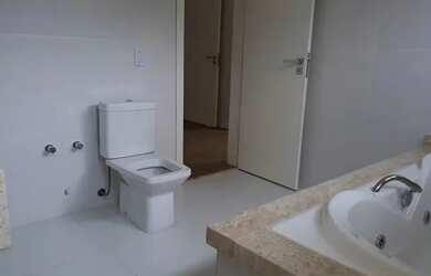 Imagem 16: Sobrado novo, com 313m², piscina, 3 suítes e 6 vagas no Jardim Ibiratiba