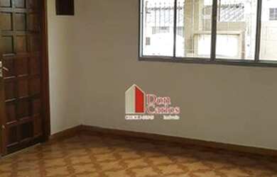 Imagem: A casa possui 3 Dormitórios, 2 Banheiros, 4 Vagas na garagem