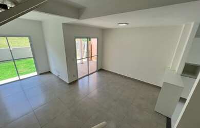 Imagem: A casa possui 3 Dormitórios, 3 Banheiros, 2 Vagas na garagem