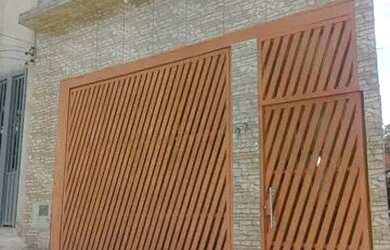 Imagem: A casa possui 3 Dormitórios, 1 Banheiro, 1 Vaga na garagem