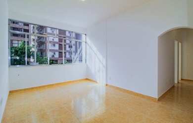 Imagem: O apartamento possui 3 Dormitórios, 1 Banheiro, 91m² de Área