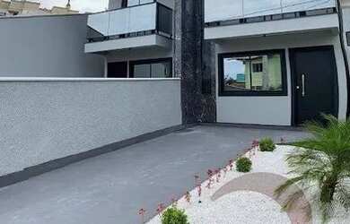 Imagem: A casa possui 2 Dormitórios, 1 Banheiro, 2 Vagas na garagem