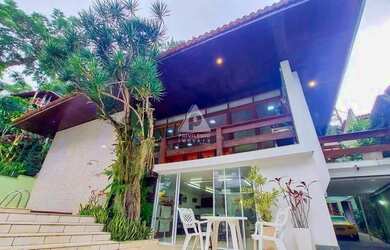 Imagem: A casa possui 5 Dormitórios, 5 Banheiros, 4 Vagas na garagem