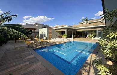 Imagem: A casa em condomínio possui 4 Dormitórios, 5 Banheiros, 4