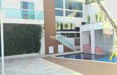 Imagem: A casa em condomínio possui 5 Dormitórios, 5 Banheiros, 3