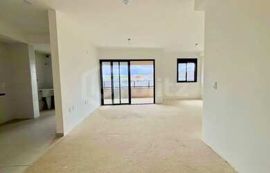 Imagem: O apartamento possui 2 Dormitórios, 2 Banheiros, 2 Vagas na