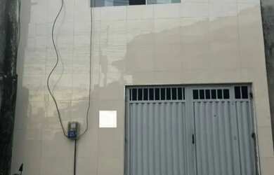 Imagem: A casa possui 3 Dormitórios, 2 Banheiros e 2 Vagas na garagem