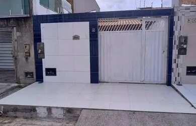 Imagem: A casa possui 2 Dormitórios, 2 Banheiros, 2 Vagas na garagem