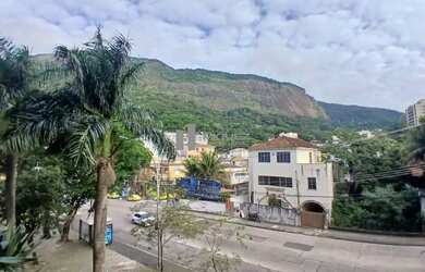 Imagem: O apartamento possui 2 Dormitórios, 2 Banheiros, 75m² de Área