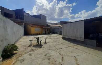 Imagem: A casa possui 2 Dormitórios, 1 Banheiro, 3 Vagas na garagem