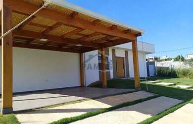 Imagem 2: Aconchegante, integrada, casa térrea e grande terreno gramado no Condomínio...