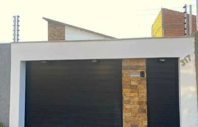 Imagem: A casa possui 3 Dormitórios, 1 Banheiro, 4 Vagas na garagem