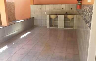 Imagem: A casa possui 2 Dormitórios e 1 Banheiro e está localizado