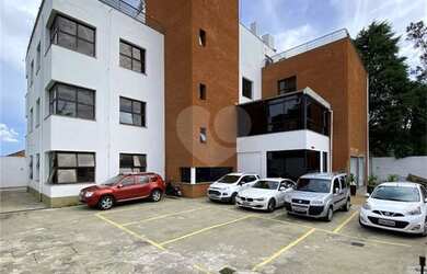 Imagem: O depósito possui 5 Vagas na garagem, 960m² de Área e está