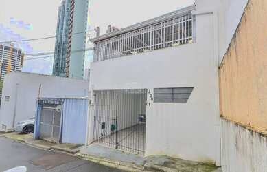 Imagem: A casa possui 3 Dormitórios, 3 Banheiros, 1 Vaga na garagem