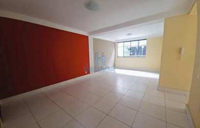 Imagem: O apartamento possui 3 Dormitórios, 1 Banheiro, 1 Vaga na garagem