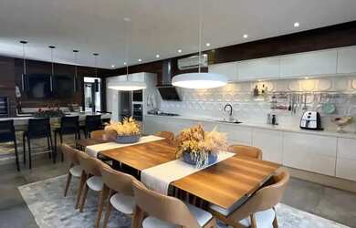 Imagem: A casa possui 5 Banheiros, 676m² de Área e está localizado