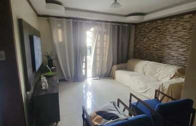 Imagem: A casa possui 3 Dormitórios, 2 Banheiros, 1 Vaga na garagem