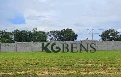 Imagem: O terreno à venda possui e está localizado em Fazenda Pau