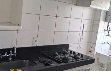 Imagem: O apartamento possui 2 Dormitórios, 1 Banheiro, 1 Vaga na garagem