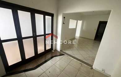 Imagem: A casa possui 2 Dormitórios, 1 Banheiro, 2 Vagas na garagem