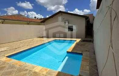 Imagem: A casa possui 3 Dormitórios, 3 Banheiros, 160m² de Área e