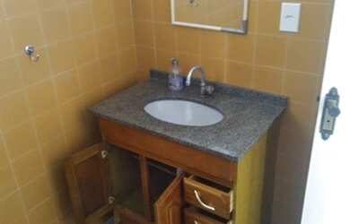 Imagem 7: Rua Fagundes Varela juntinho ao Ingá -Amplo apartamento com 3 quartos...