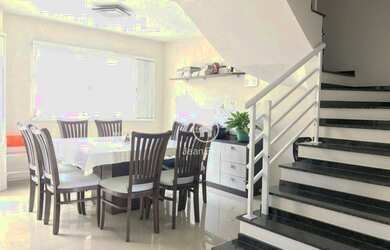 Imagem: A casa possui 3 Dormitórios, 3 Banheiros, 1 Vaga na garagem