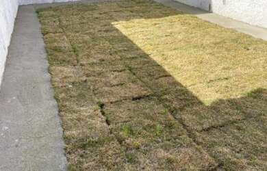 Imagem: A casa possui 2 Dormitórios, 1 Banheiro, 2 Vagas na garagem