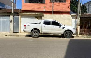 Imagem: A casa possui 2 Dormitórios, 1 Banheiro, 2 Vagas na garagem
